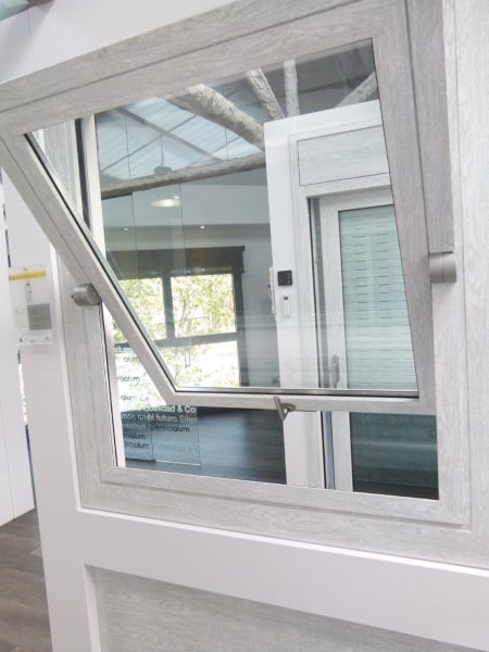 Instaladores de ventanas pivotantes de PVC en Gipuzkoa